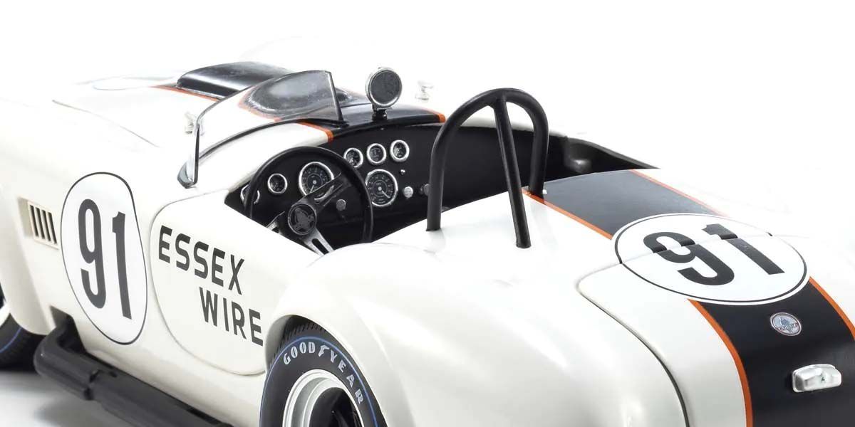 Detalj zadnjeg branika Shelby Cobra 427 S/C Essex Wire 1965
