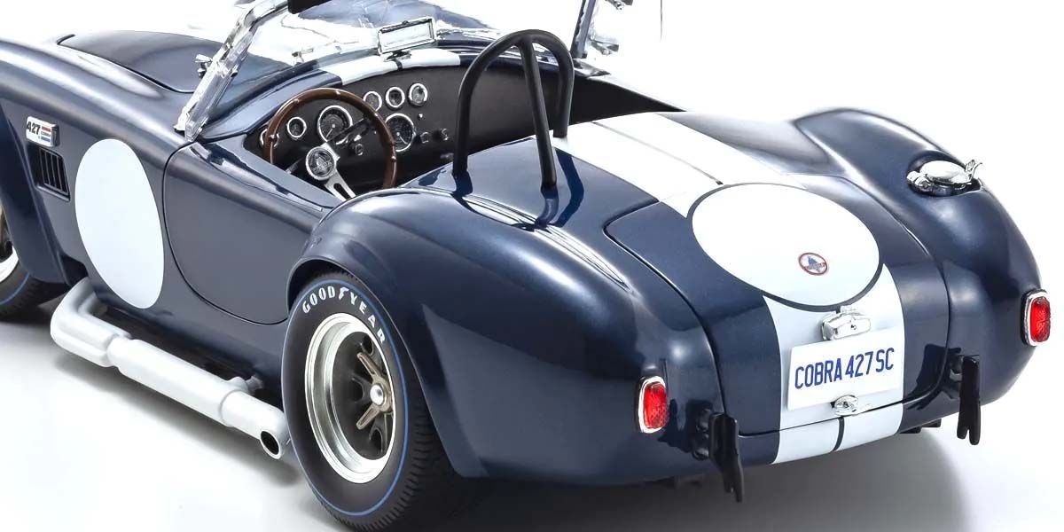 Detalj zadnjeg branika Shelby Cobra 427 S/C Spider 1962 model.