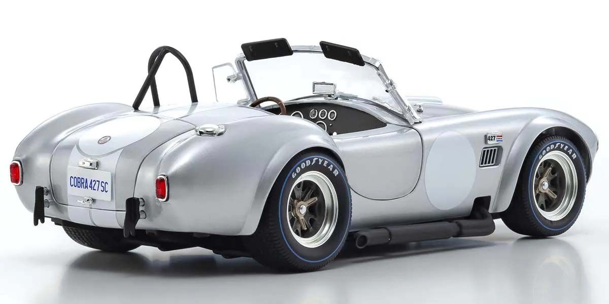 Zadnji pogled na Shelby Cobra 427 S/C Spider 1962 Silver