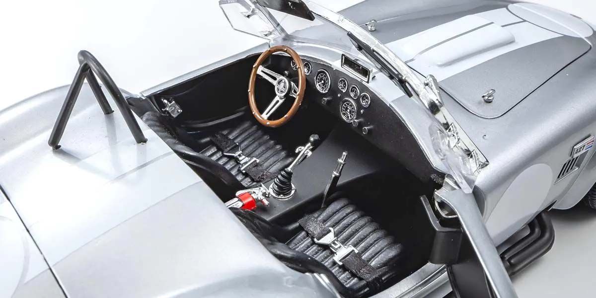Enterijer Shelby Cobra 427 S/C Spider 1962 Silver