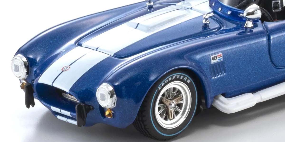 Detaljan prikaz prednjeg branika Shelby Cobra 427S/C Spider 1965