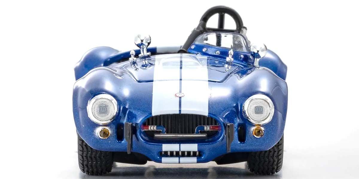 Detaljan prikaz prednje maske Shelby Cobra 427S/C Spider 1965