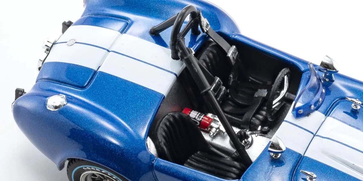Enterijer Shelby Cobra 427S/C Spider 1965 plava - drugi pogled