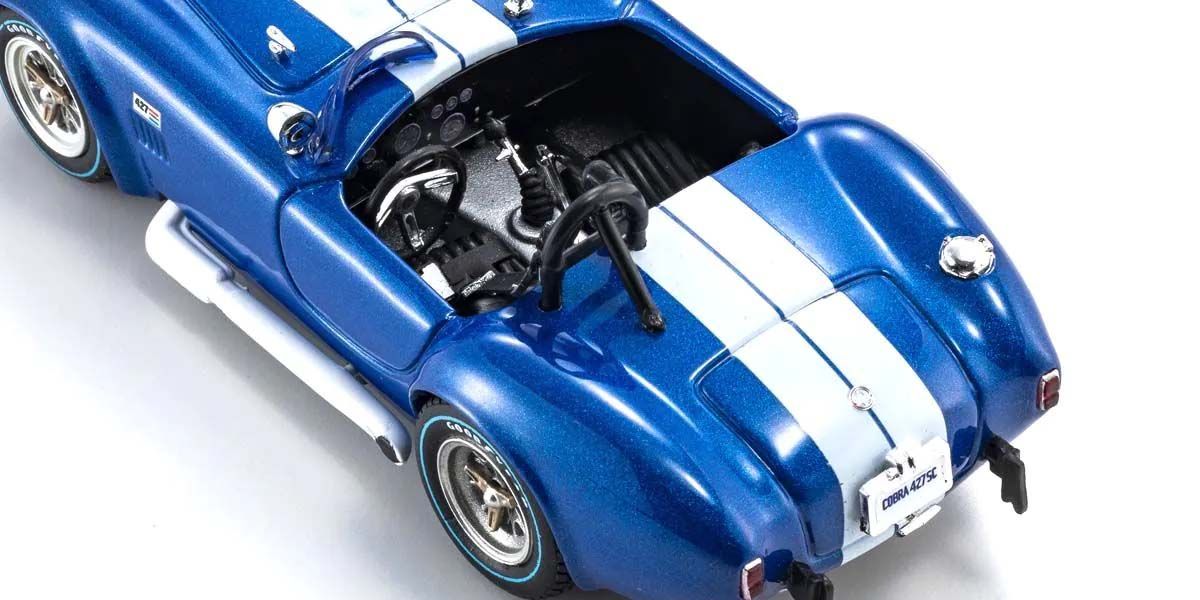 Enterijer Shelby Cobra 427S/C Spider 1965 plava - treći pogled