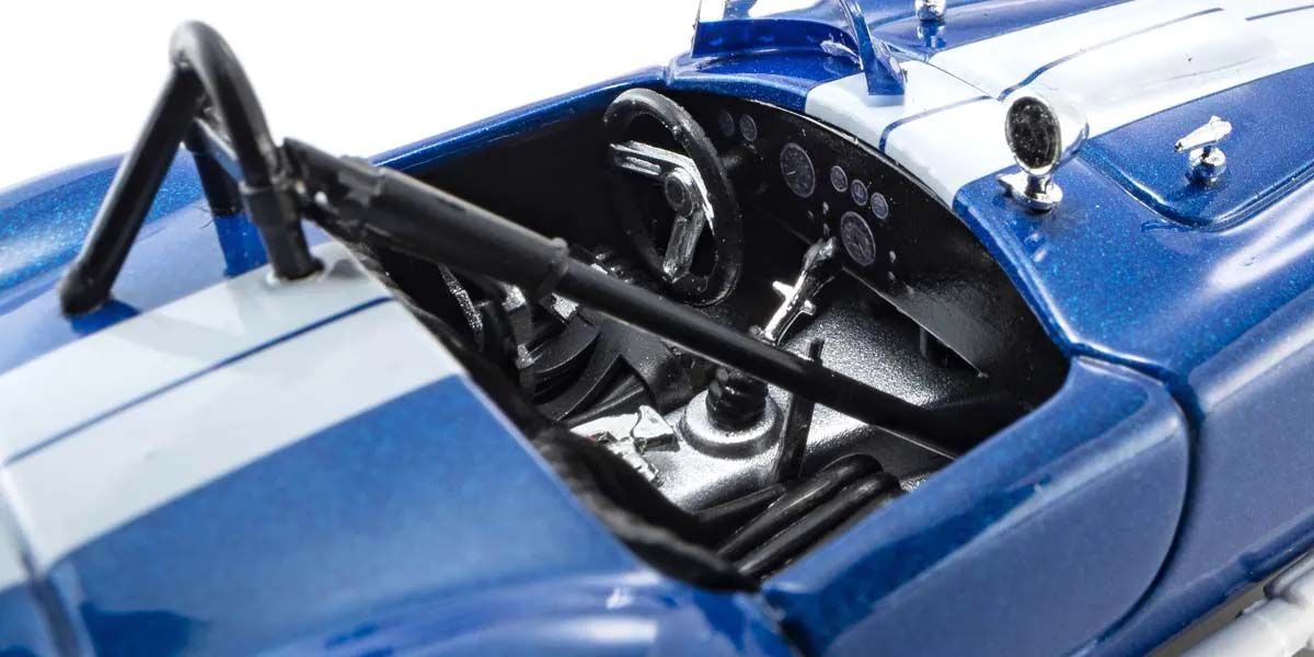 Enterijer Shelby Cobra 427S/C Spider 1965 plava - prvi pogled