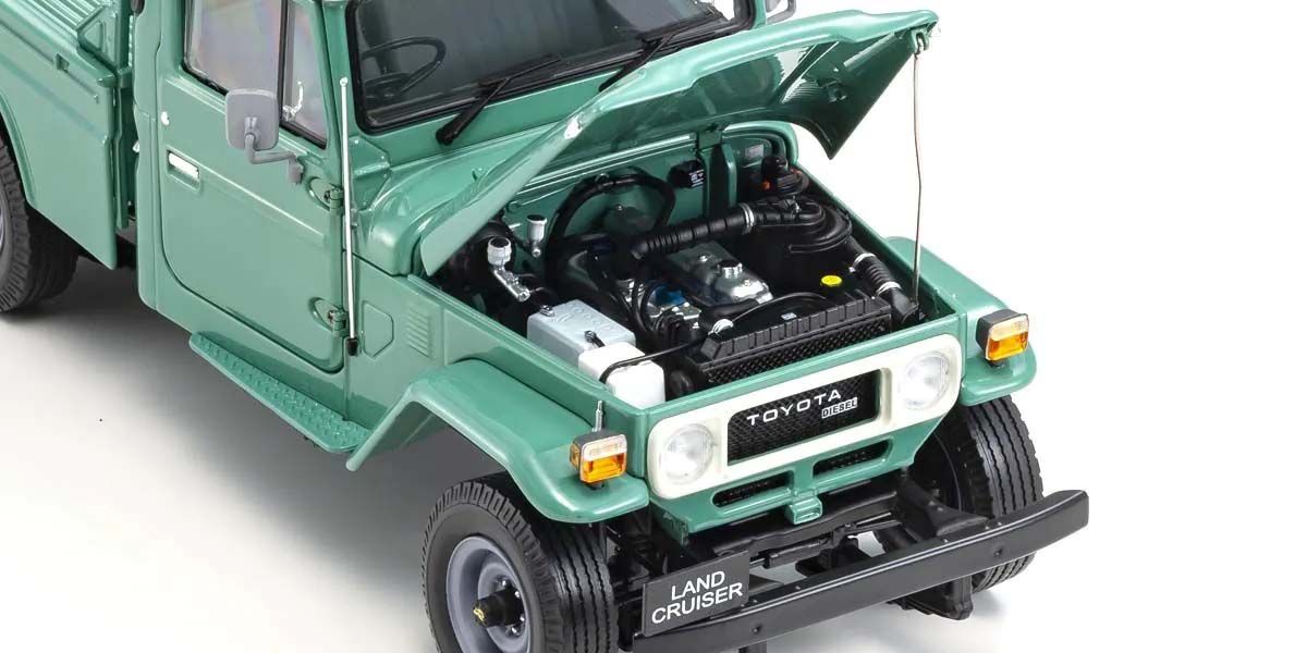 Toyota Land Cruiser 40 Pick Up 1980 - Detalj motornog prostora