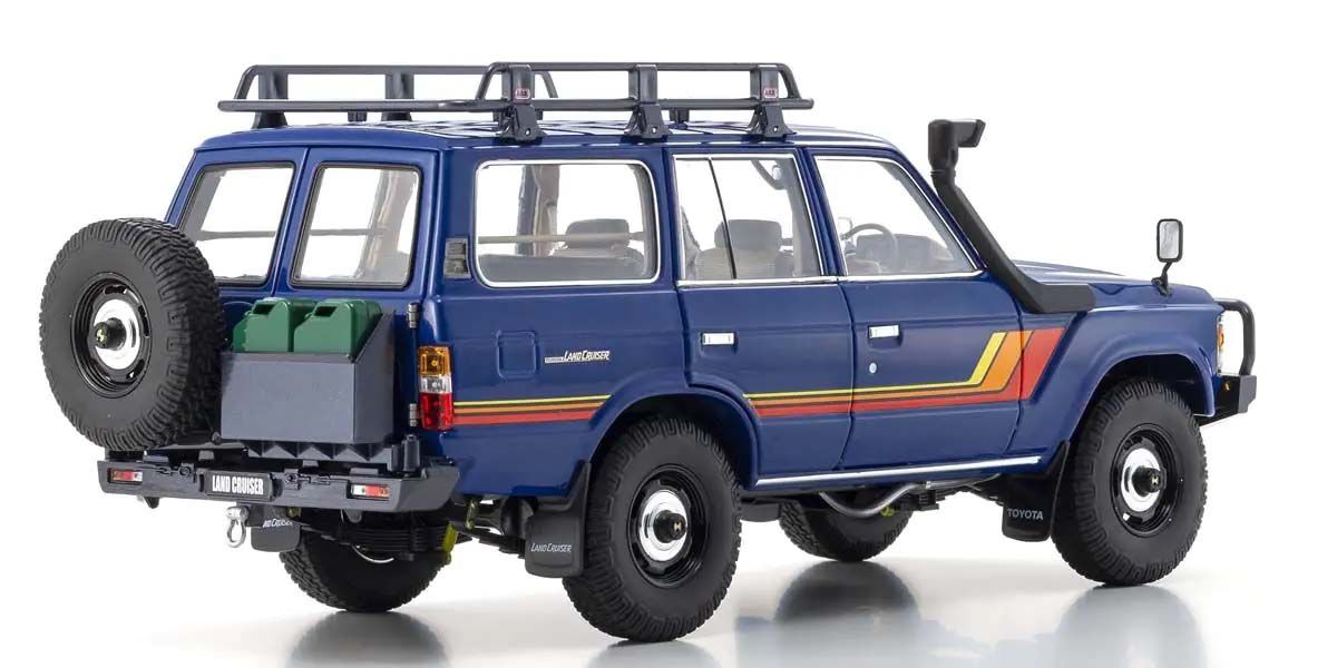 Toyota Land Cruiser 60 1980 Blue metalni model - bočni pogled
