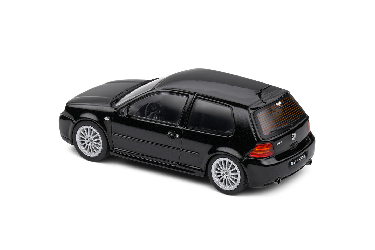 Volkswagen Golf IV R32 – 2003 – Black Magic – 1:43 – Solido
