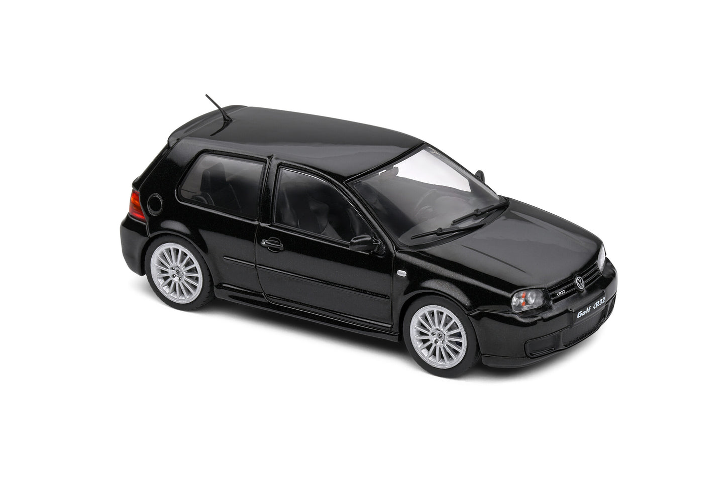 Volkswagen Golf IV R32 – 2003 – Black Magic – 1:43 – Solido