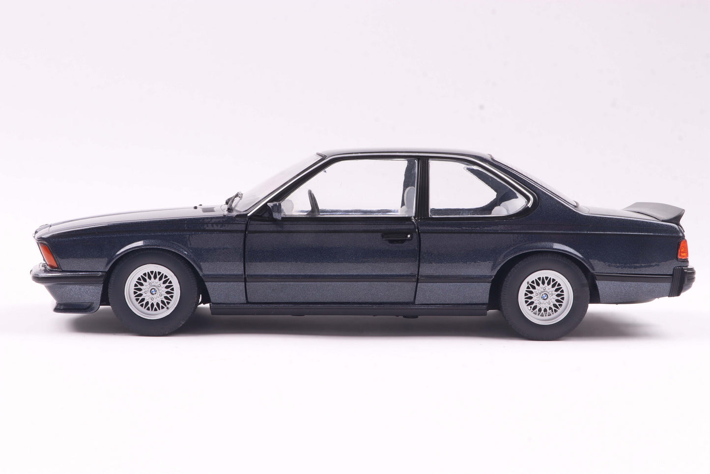 BMW 635 CSi Macau Blue 1984 1:18 Solido