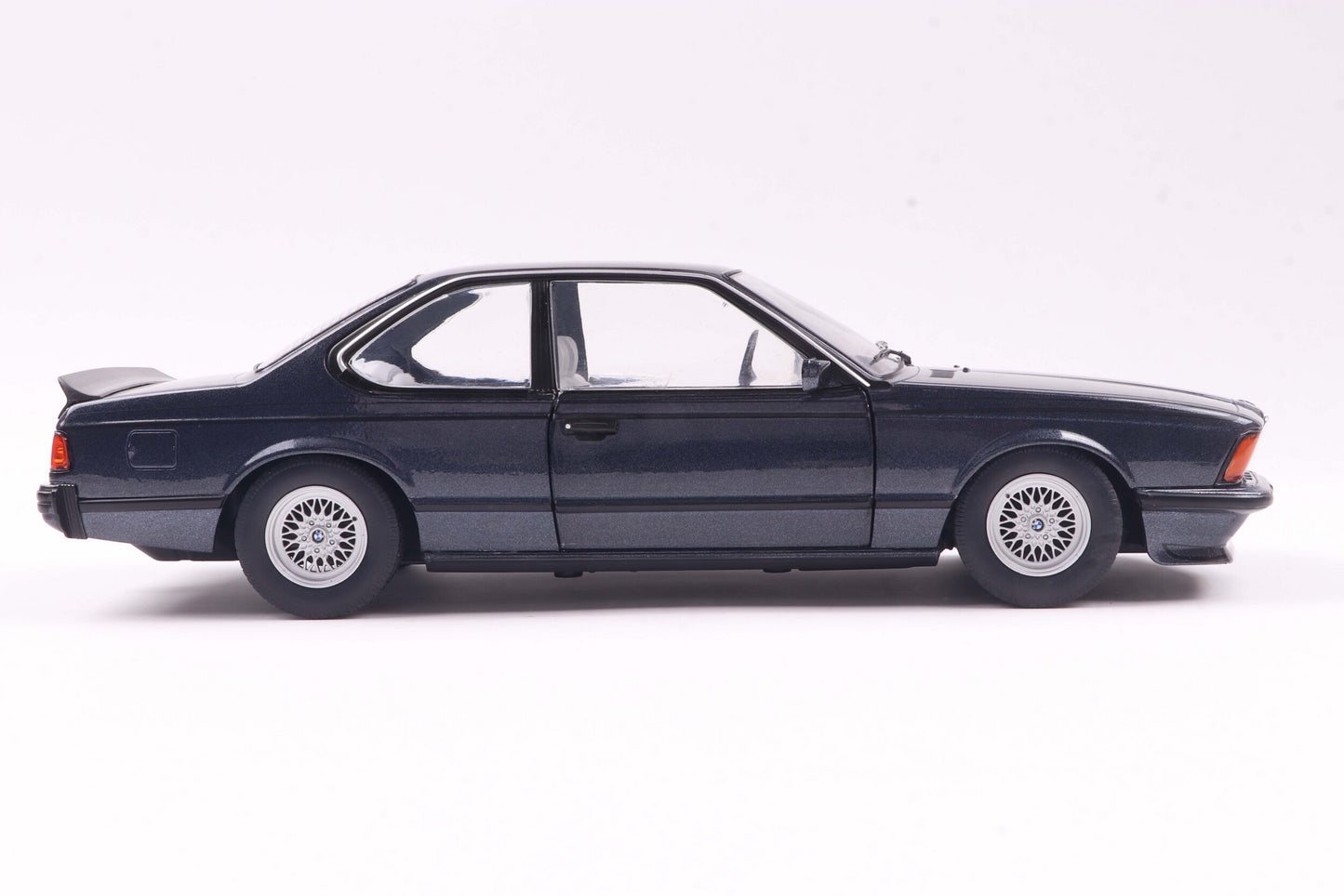 BMW 635 CSi Macau Blue 1984 1:18 Solido