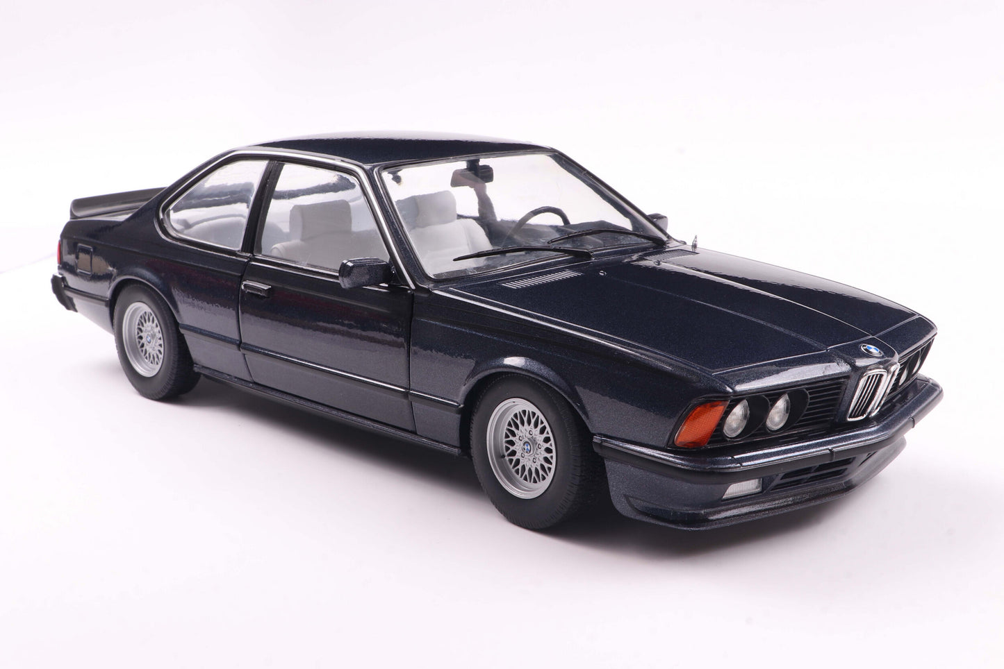 BMW 635 CSi Macau Blue 1984 1:18 Solido