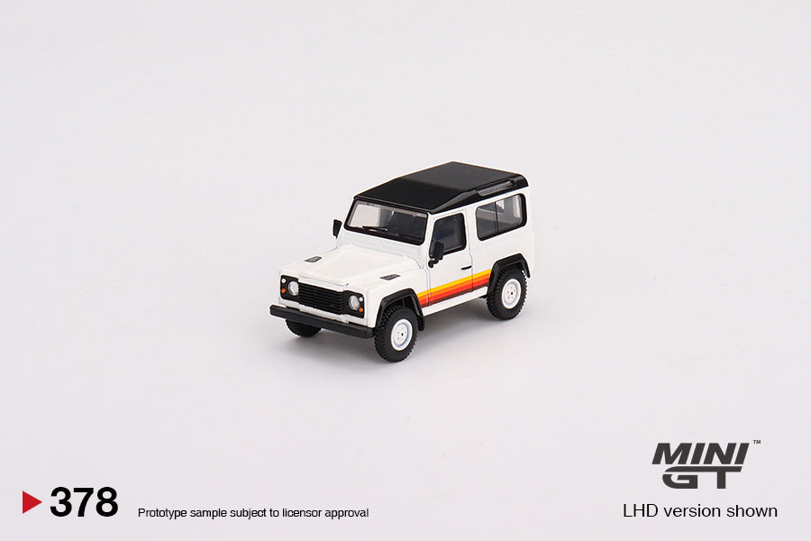 Land Rover Defender 90 Wagon – 1:64 – White s prugama i crnim krovom – Mini GT