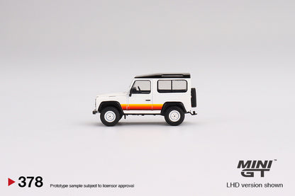 Land Rover Defender 90 Wagon – 1:64 – White s prugama i crnim krovom – Mini GT