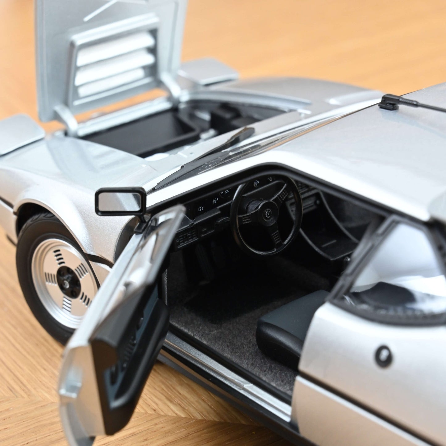 BMW M1 (E26) 1980 – Silver Metallic – Norev