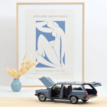 Mercedes‑Benz 200 T (W123 S123) 1980 – China Blue – Norev