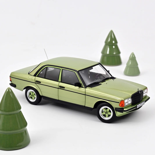 Mercedes-Benz 200 AMG 1984 – Silvergreen metallic – Norev