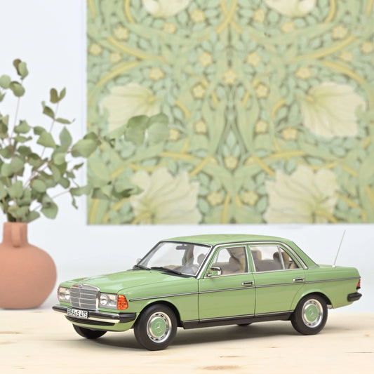 Mercedes-Benz 200 1982 – Light Green – Norev