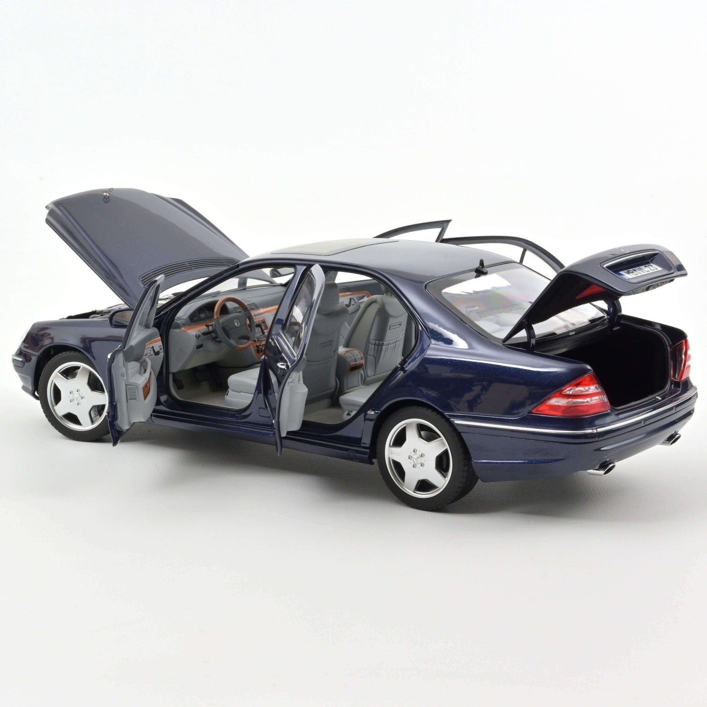Mercedes‑Benz S55 AMG (W220) 2000 – Blue Metallic – 1:18 Norev