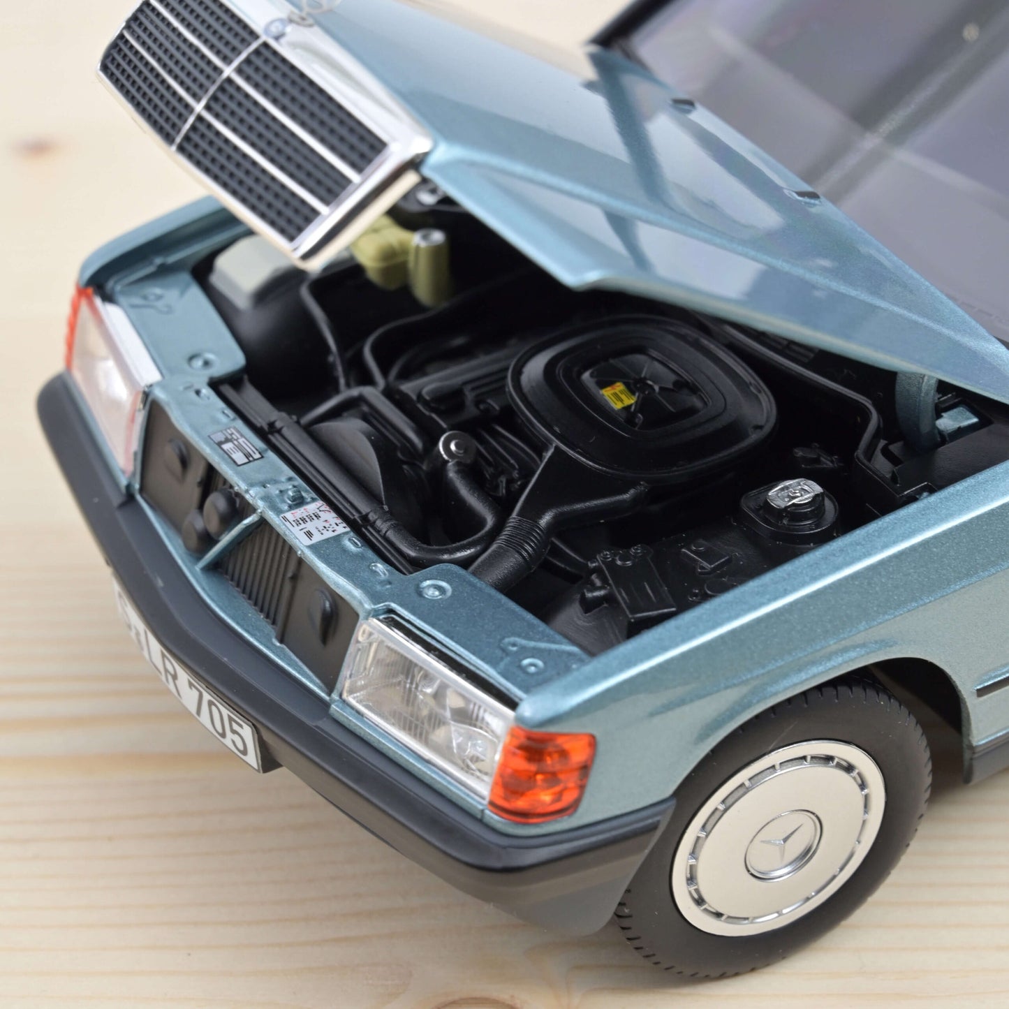 Mercedes‑Benz 190 E (W201) 1984 – Light Blue Metallic – Norev