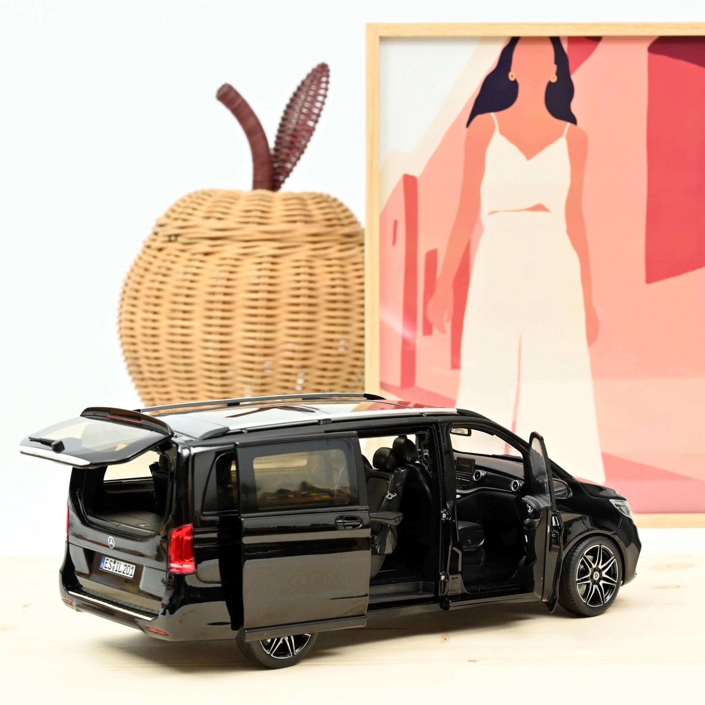 Mercedes-Benz V-Class AMG-Line 2018 – Black – Norev