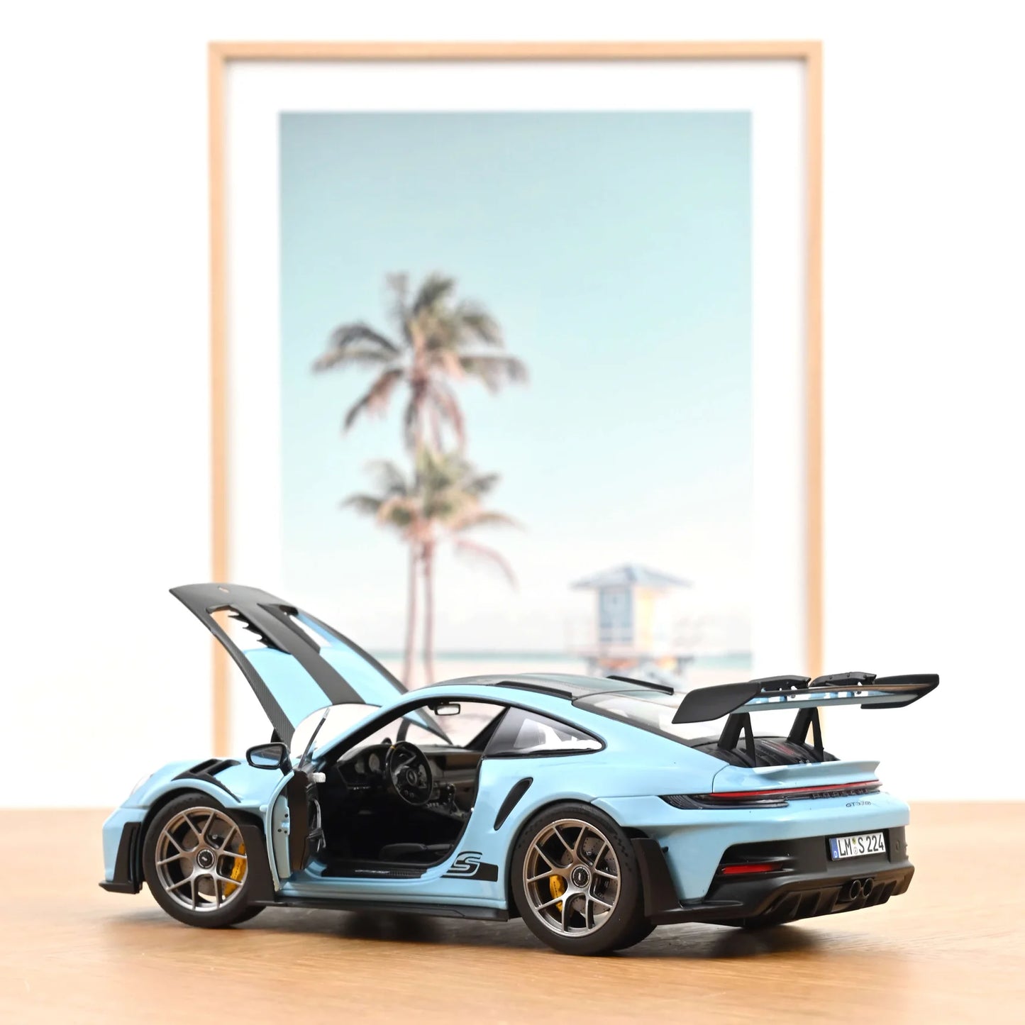 Porsche 911 GT3 RS Weissach Pack 2022 Gulf plava 1:18 Norev