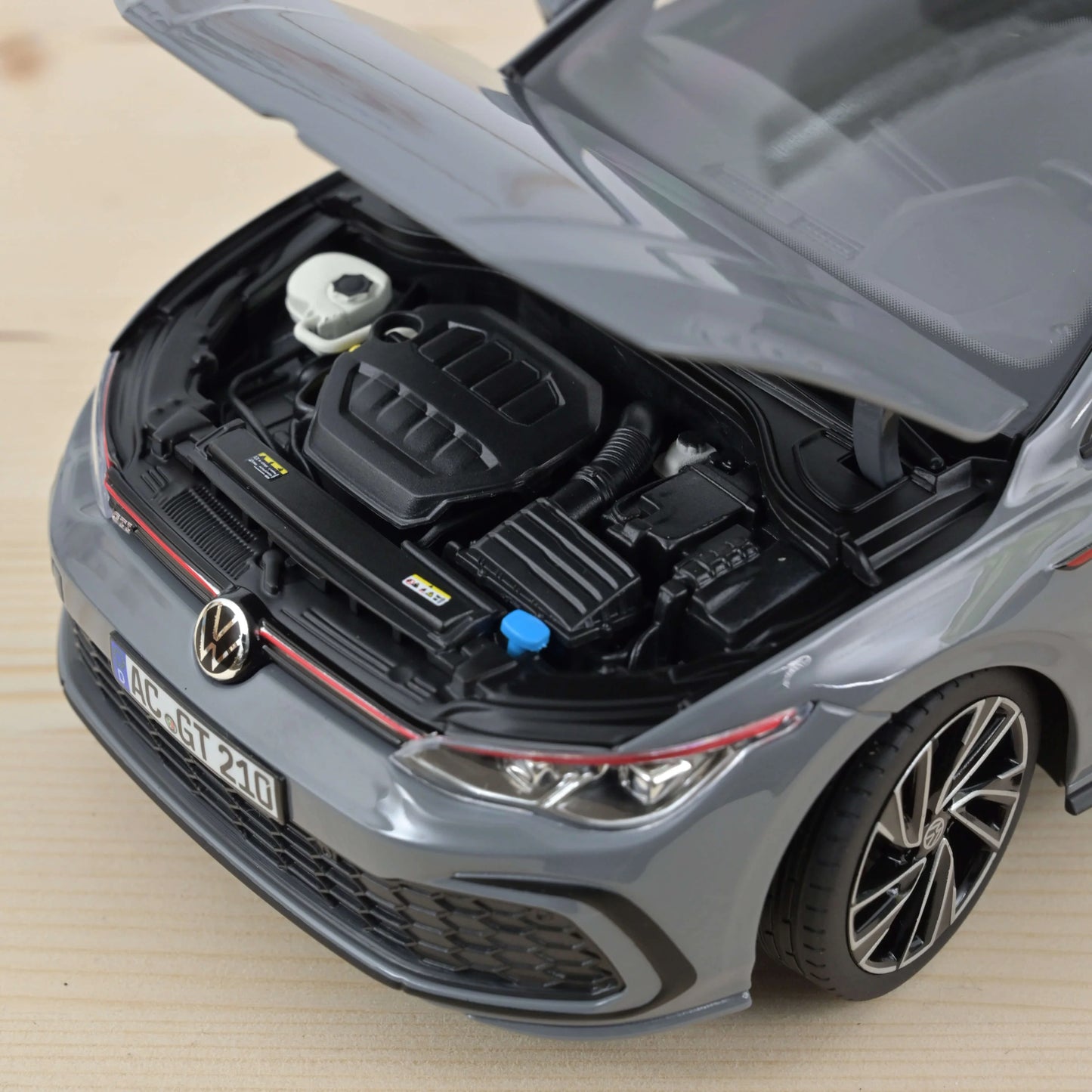 Volkswagen Golf GTI – 2020 – Siva (Grey) – 1:18 – Norev