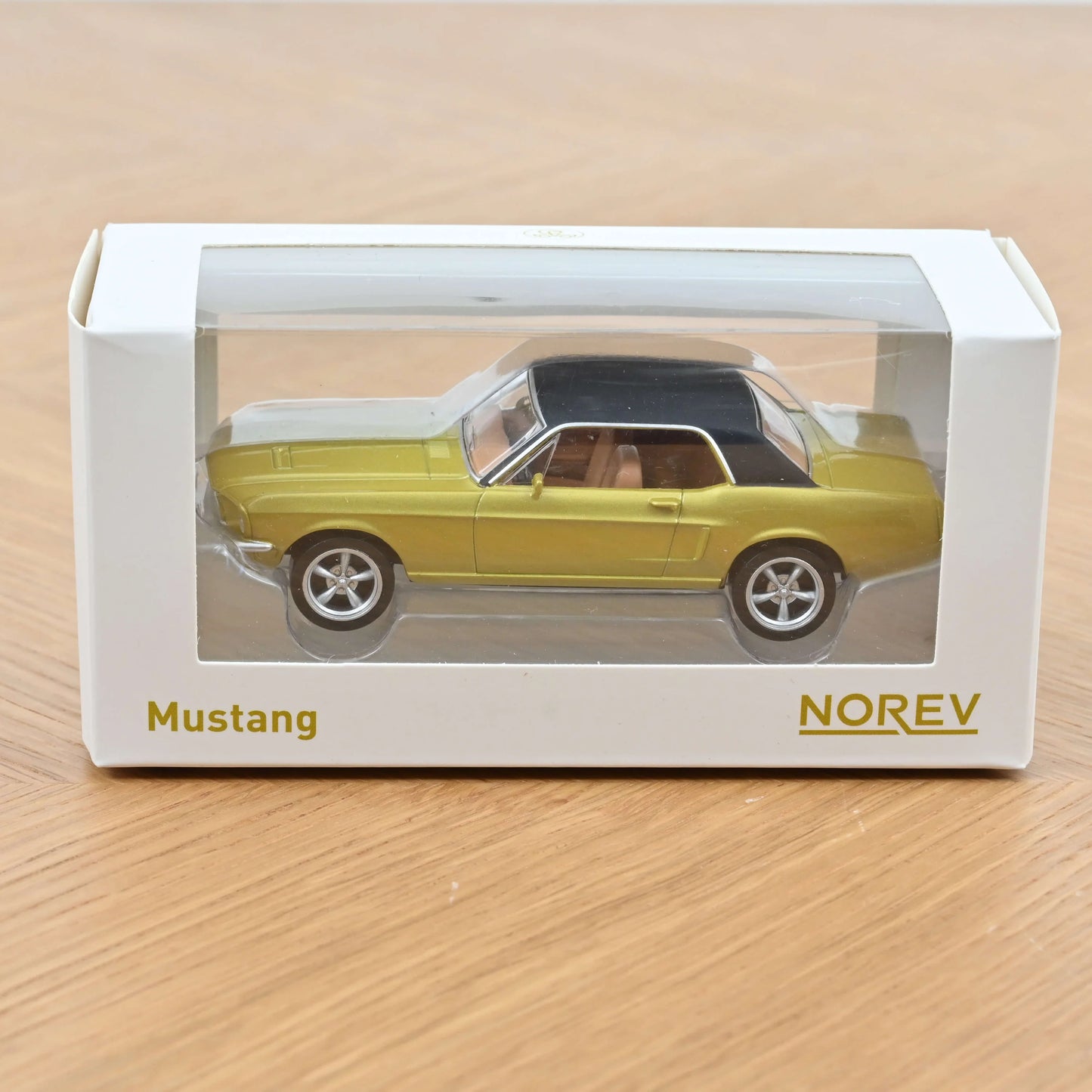 Ford Mustang Coupe 1968 Gold – Die‑Cast Norev (Jet-Car)