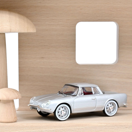 Alpine A108 Coupé 2+2 – 1961 – Srebrna – 1:43 – Norev