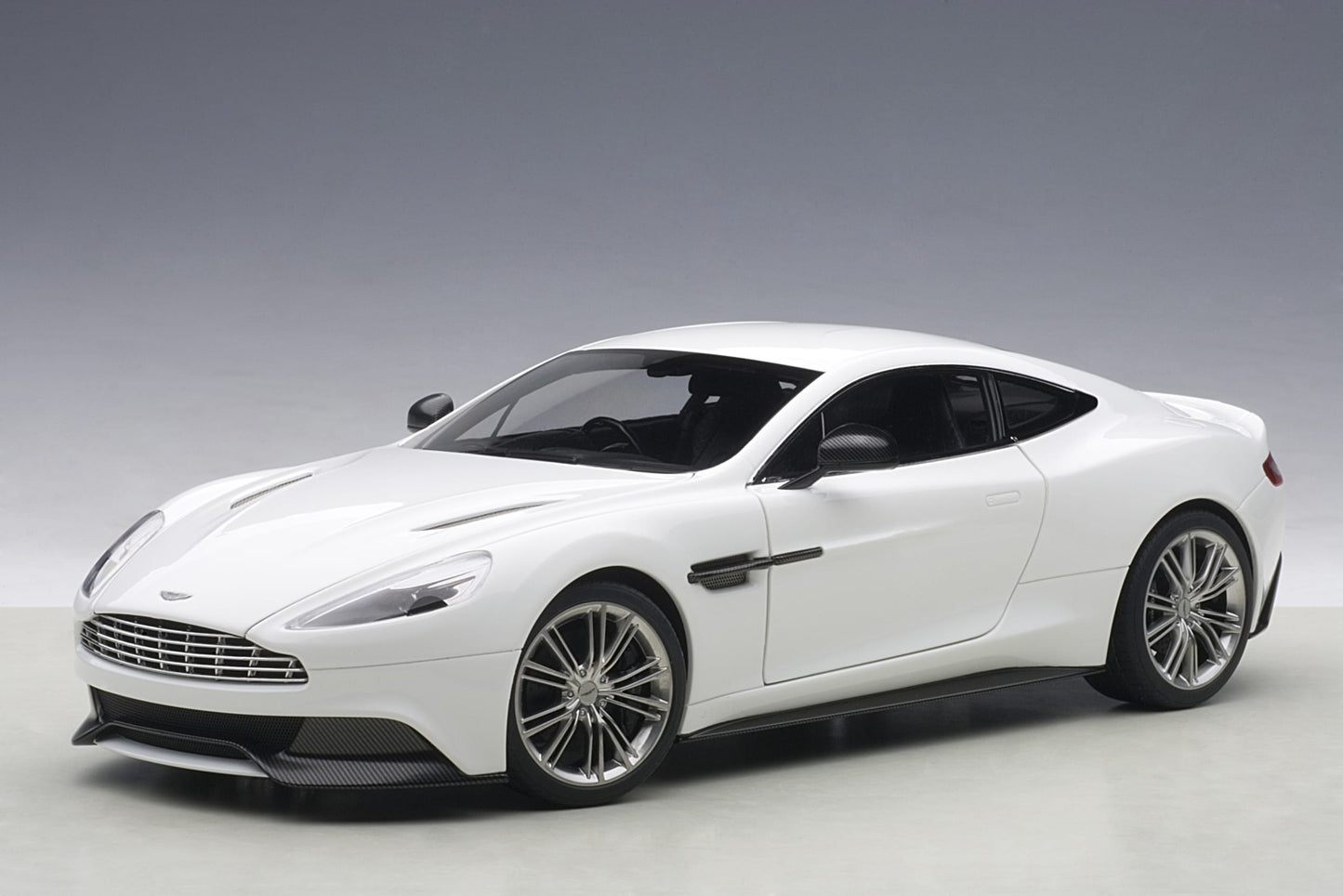 Aston Martin Vanquish – 2015 – Gloss Black – Autoart