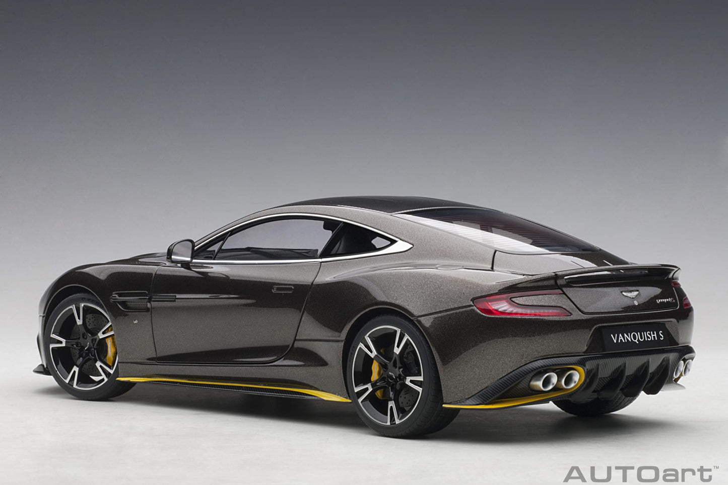 Aston Martin Vanquish S – 2017 – Kopi Bronze – Autoart
