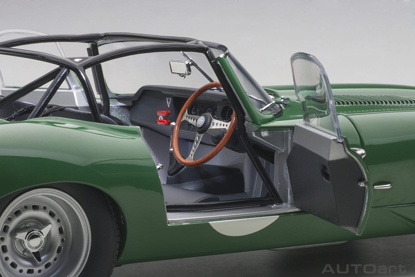 Jaguar Lightweight E‑Type – 2015 – Opalescent Dark Green  – Autoart