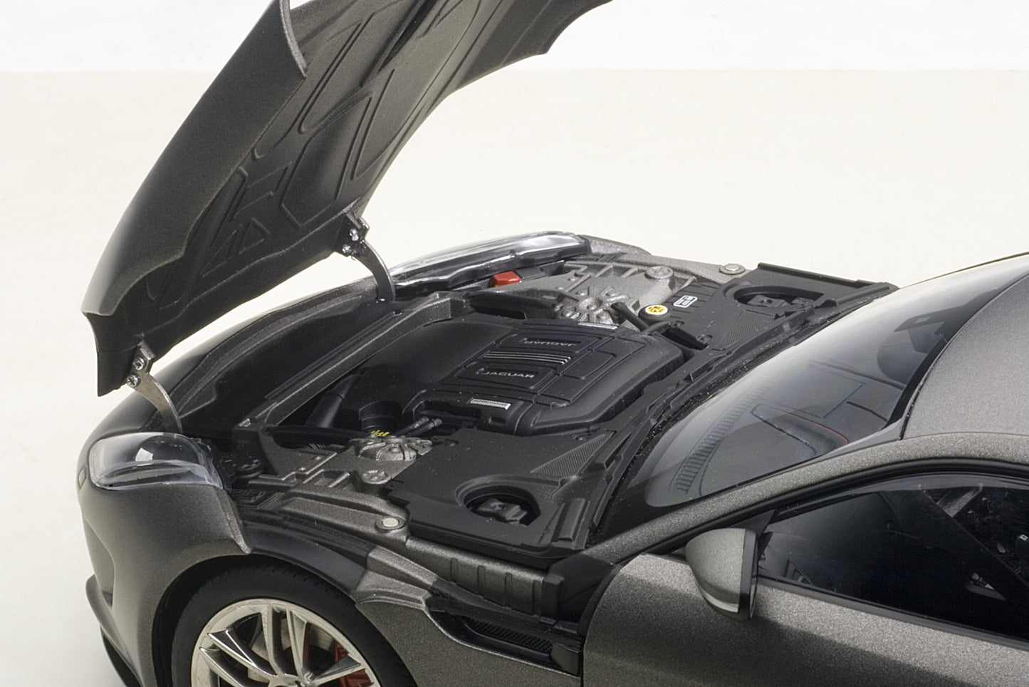 Jaguar F‑Type R Coupé – 2015 – Matt Grey – AUTOart