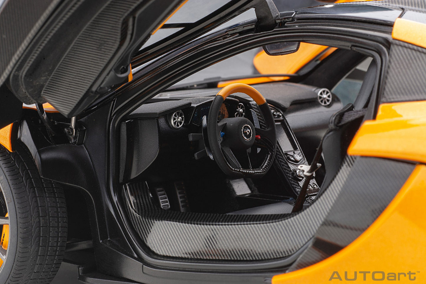 McLaren P1 – 2013 – Papaya Spark – Autoart