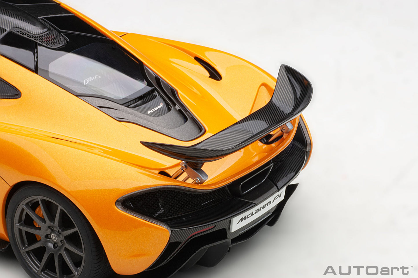 McLaren P1 – 2013 – Papaya Spark – Autoart