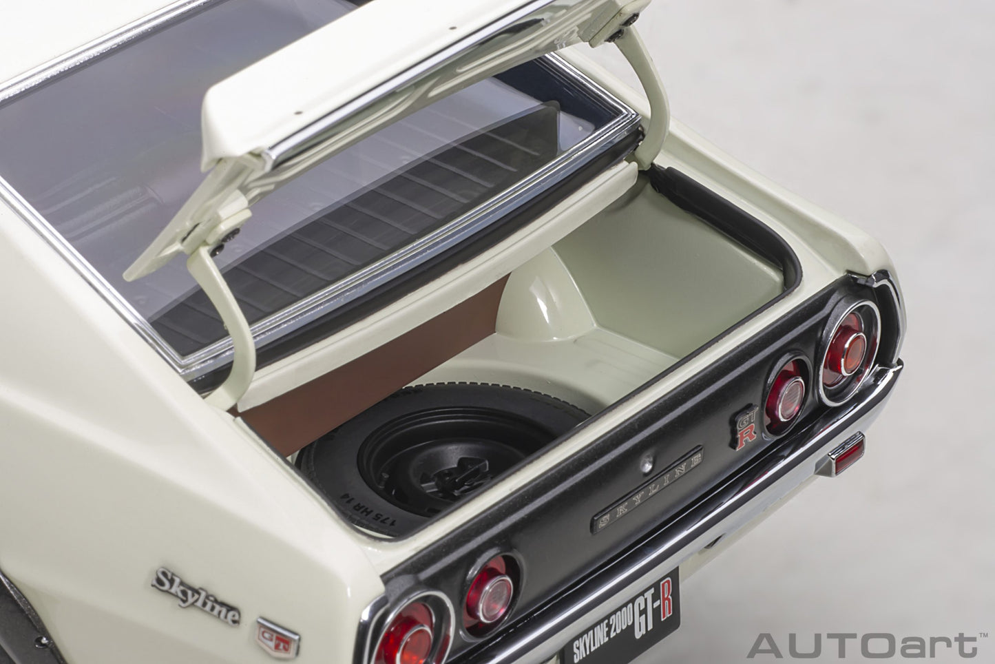 Nissan Skyline 2000 GT‑R (KPGC110) – 1973 – White – Autoart