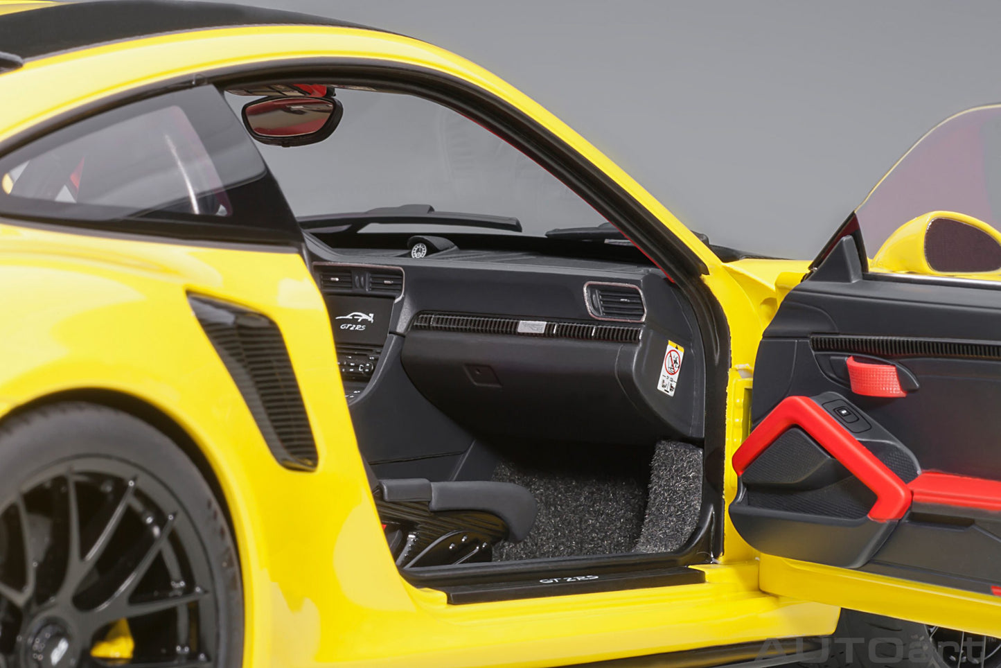 Porsche 911 (991.2) GT2 RS Weissach Package – 2017 – Racing Yellow – 1:18 – AUTOart