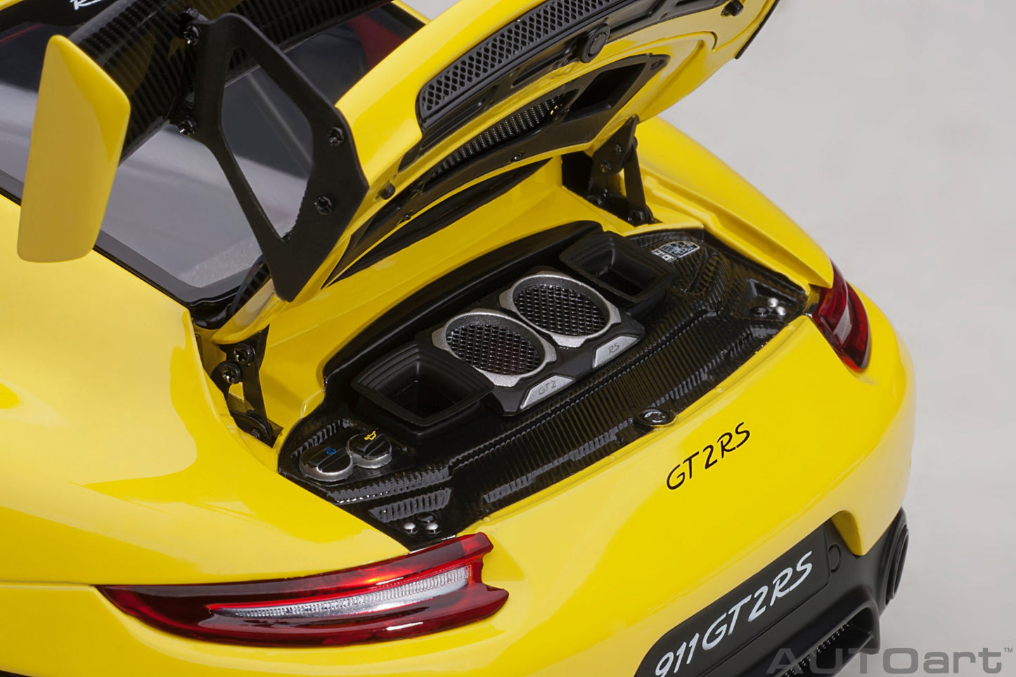 Porsche 911 (991.2) GT2 RS Weissach Package – 2017 – Racing Yellow – 1:18 – AUTOart