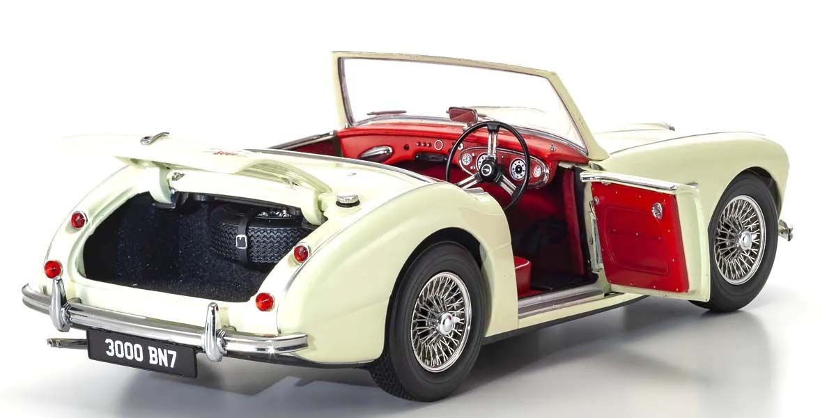 Austin Healey 3000 BN7 English White - Pozadinski pogled sa otovrenim vratima