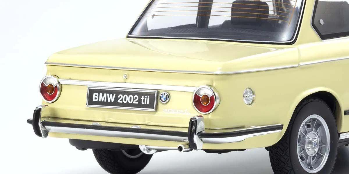 BMW 2002 Tii 1972 Cream – bliži prikaz zadnjeg dela