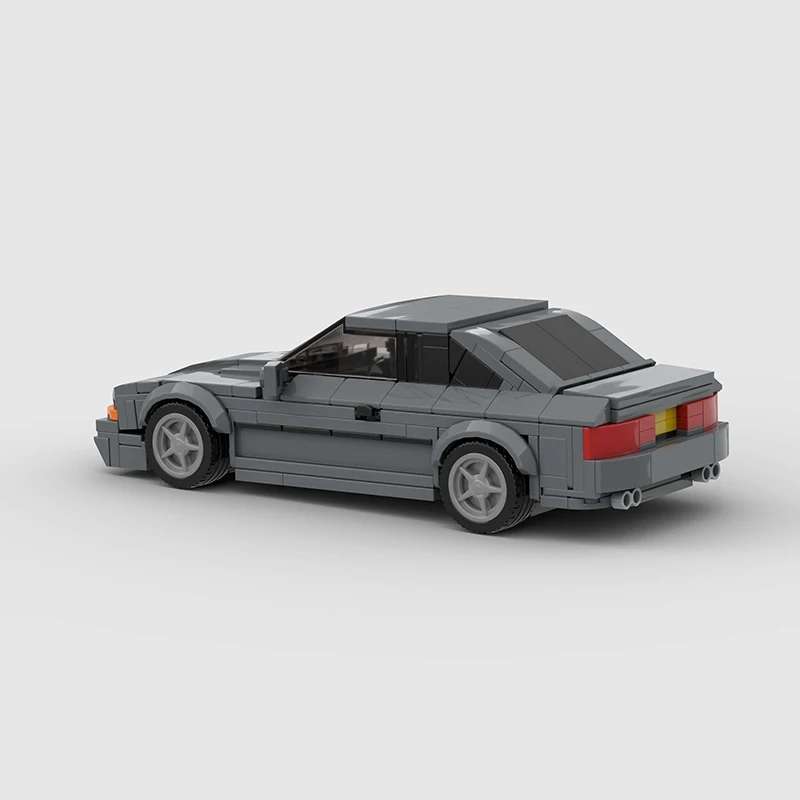 BMW 850CSi Silver Edition – stražnji pogled složenog modela