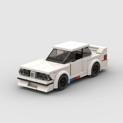 Sastavljen model BMW E30 White Edition – prednji ugao