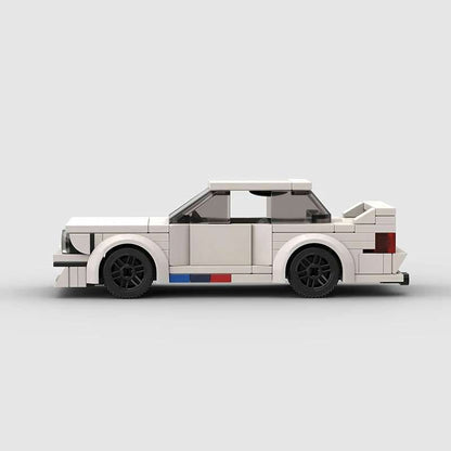 BMW E30 White Edition – bočni pogled modela na sklapanje