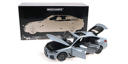 BMW i4 M50 – 2022 – Model ispred originalnog pakovanja sa otvorenim vratima