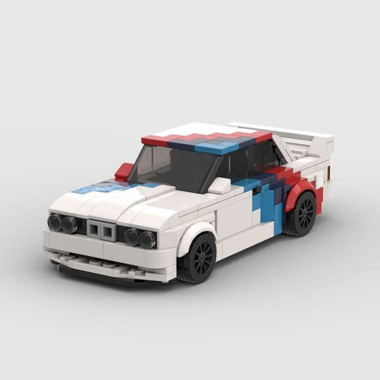 Prednji pogled na sklopljen BMW M3 E30 autić na sklapanje.