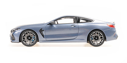 BMW M8 Coupe – Blue Metallic – 2020 bočni prikaz, kolekcionarski metalni autić