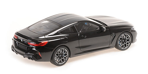 BMW M8 Coupe 2020 Black Metallic pogled nazad