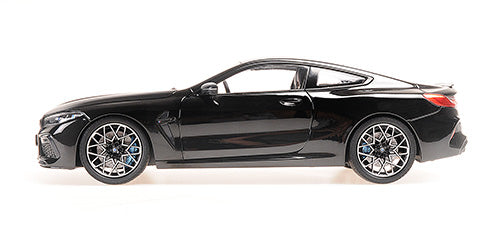 BMW M8 Coupe 2020 Black Metallic pogled sa strane