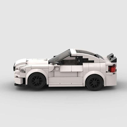 BMW M2 F87 - Pogled sa strane sastavljenog modela