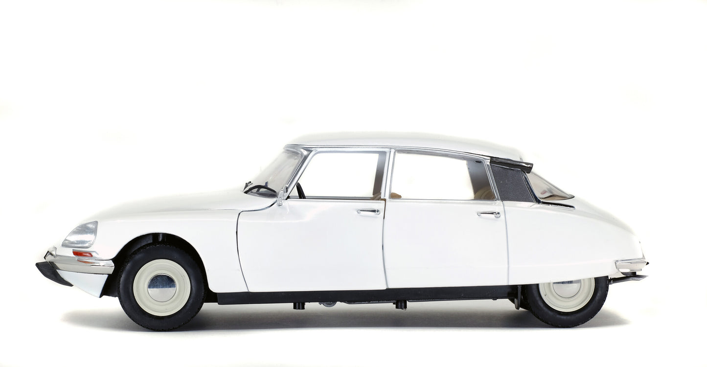 Citroën D Special Blanche 1972 – 1:18 Die‑Cast Solido